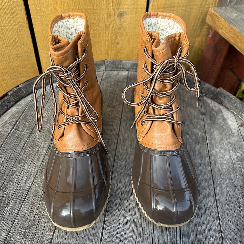 Sz8Min box Sugar Skylar Duck boots in Cognac. Rarely worn-box in fair condition - Picture 2 of 11
